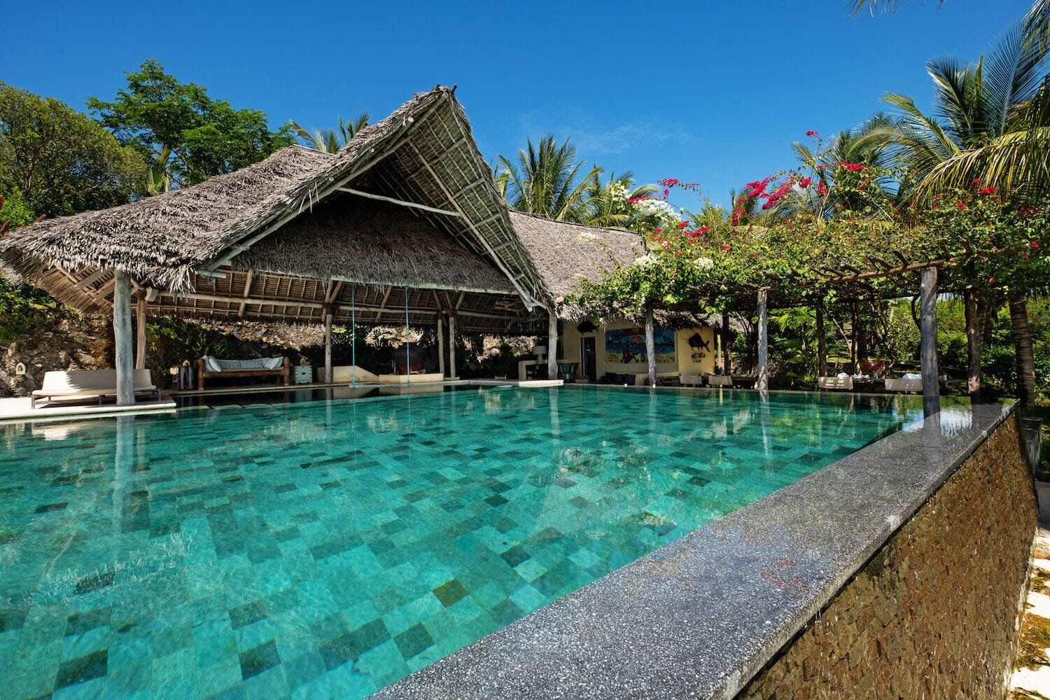 qambani luxury resort3