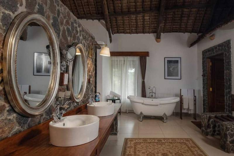 Kimamoja Lodge Washroom