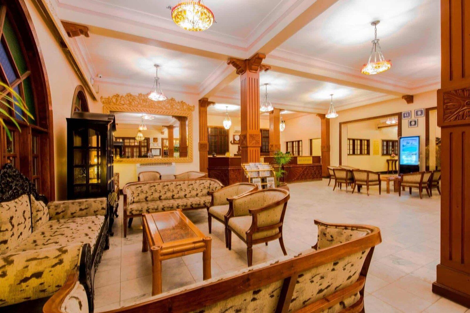 Protea Hotel Dar es Salaam Courtyard