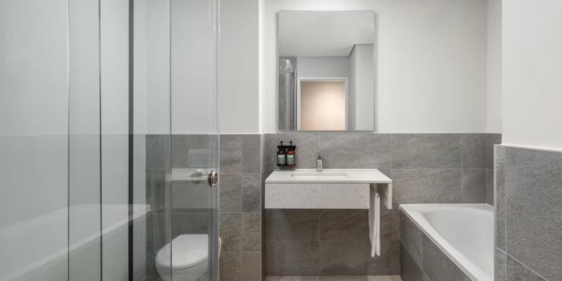 crowne plaza dar es salaam washroom
