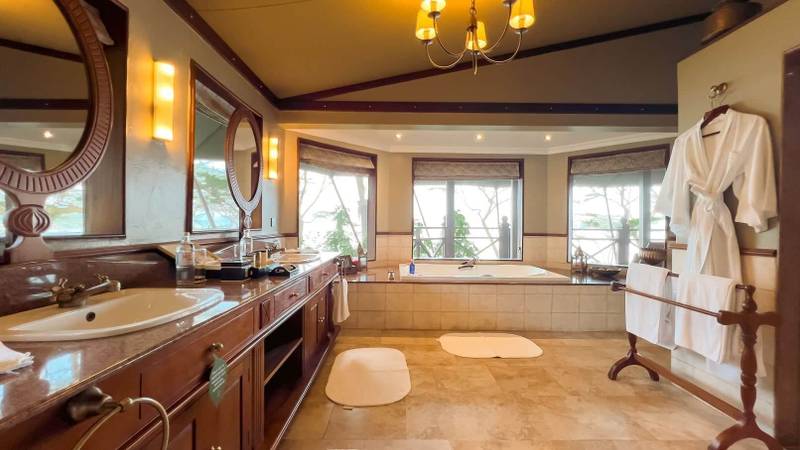 flamingo suite lake elmenteita bathroom